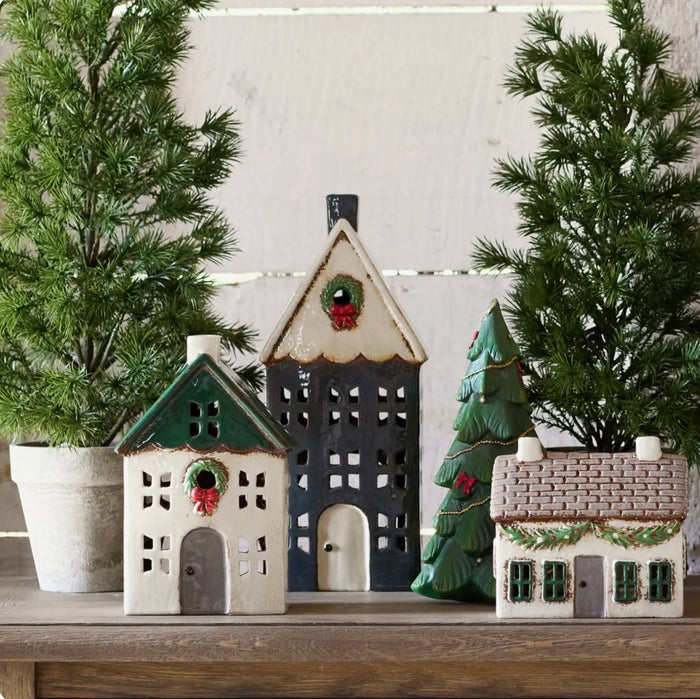 Christmas Tea Light House Green with Small Wreath