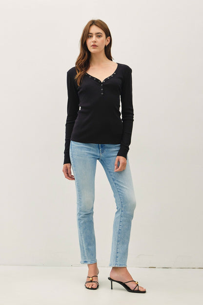 Ribbed V-Neckline Snap Henley