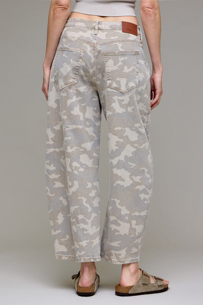 Hidden Cropped Barrel Jean