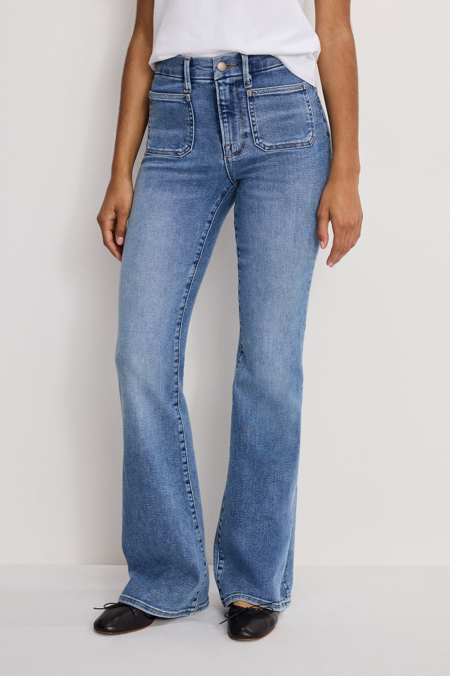 Good American Legs Flare Jeans