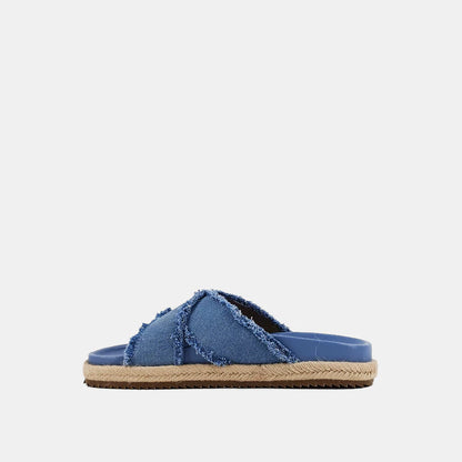 Courtney Sandal