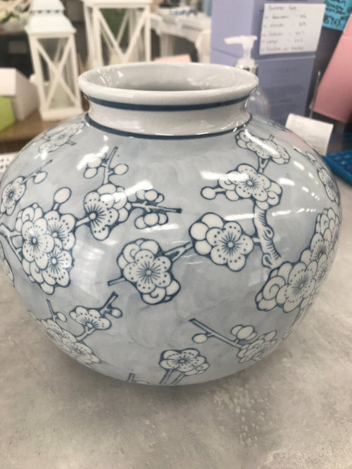 blue vase blossom