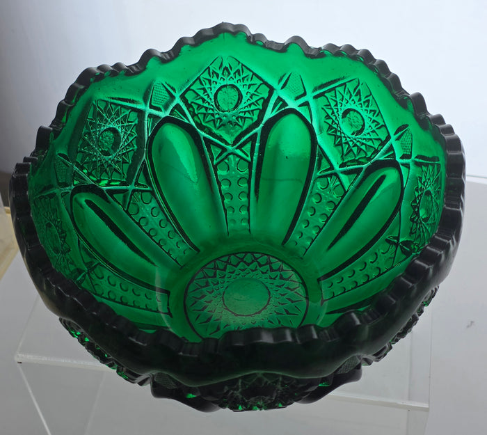 L.E Smith Glass emerald green Quintec bowl