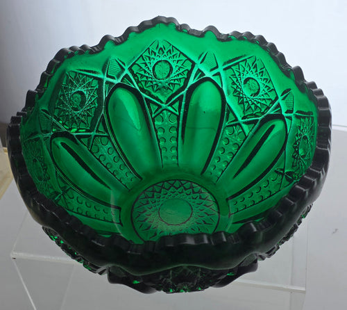 L.E Smith Glass emerald green Quintec bowl