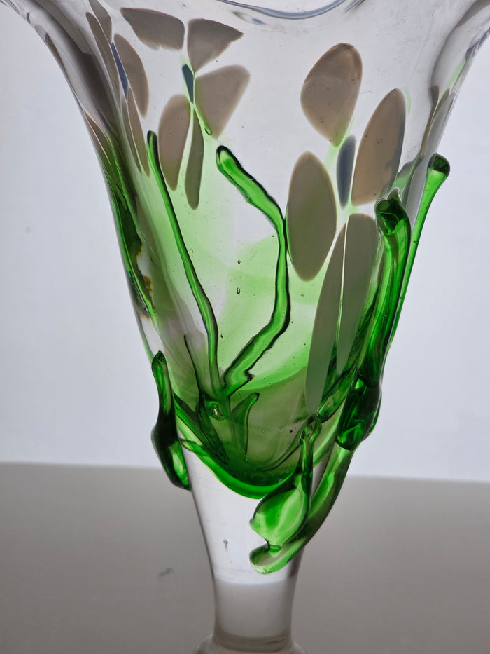 L.E Smith multicolor green and white Glass hand made art vase.
.