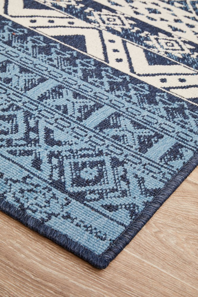 Outdoor White Blue Rug