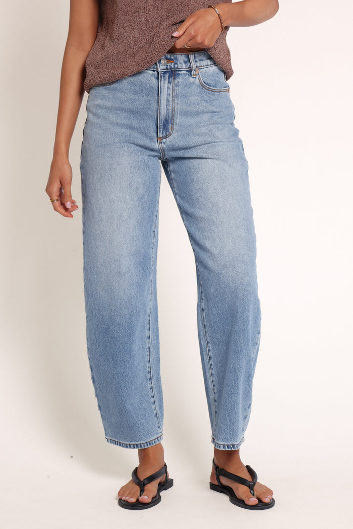 BOTTOMS Rollas Gigi Barrel Jeans - Surrender