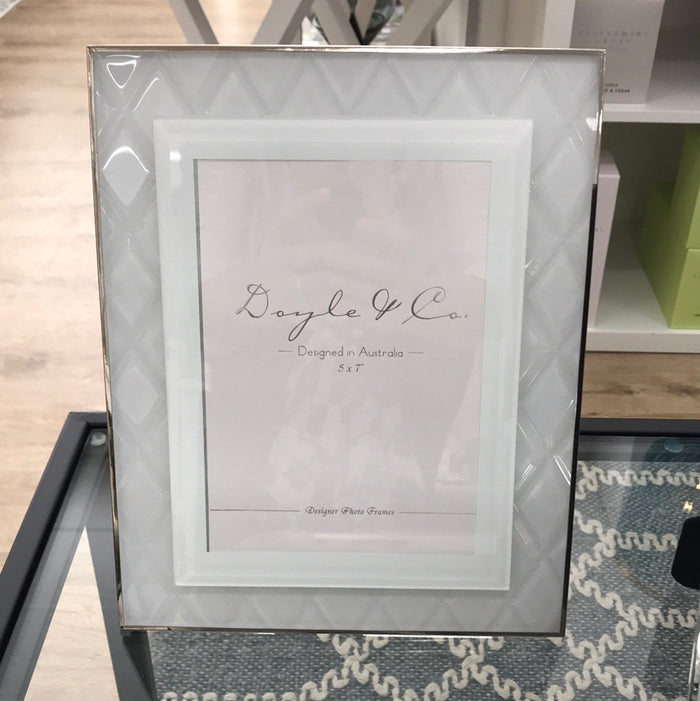 WHITE DIAMOND GLS SILV EDGE FRAME 5 x 7