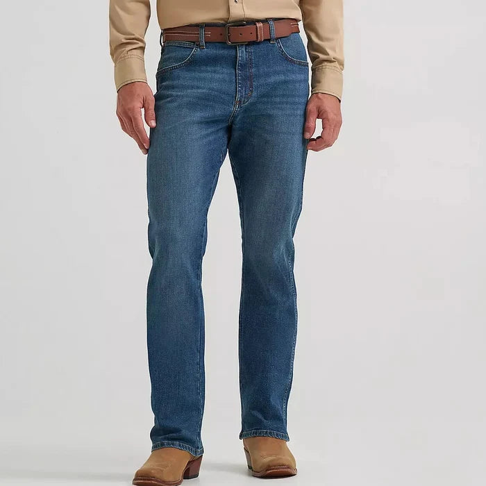 Wrangler Retro Men's Relaxed Bootcut Jean in Adkins